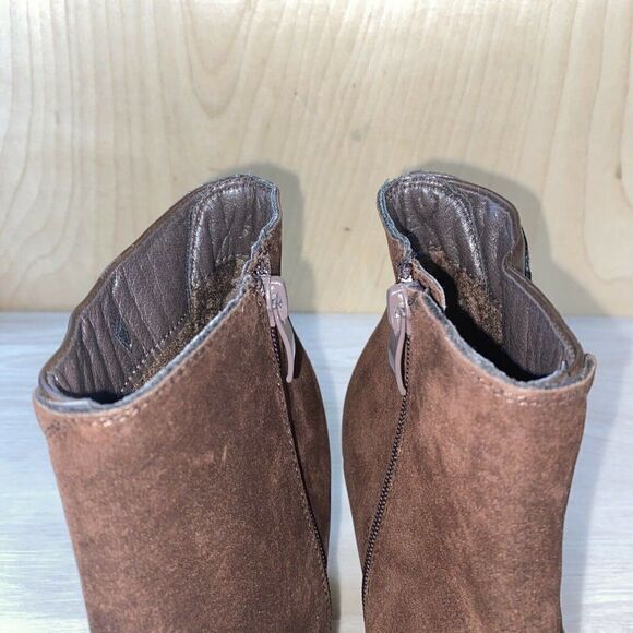 Volatile Vegan Faux Suede Brown Ankle Boots 8 - Picture 10 of 11